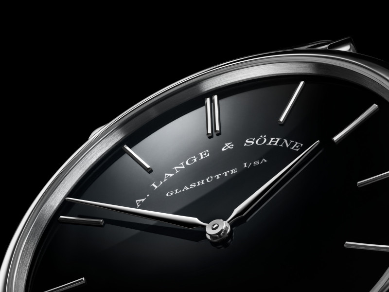 A. Lange & Söhne redefine el minimalismo con dos nuevas versiones del Saxonia Thin en ónix
