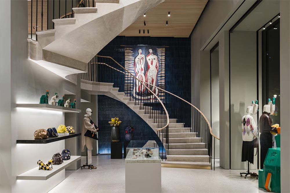 Loewe inaugura su primera Casa en París