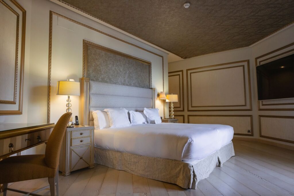 Grand Hotel Las Dunas reabre en la Costa del Sol como Autograph Collection