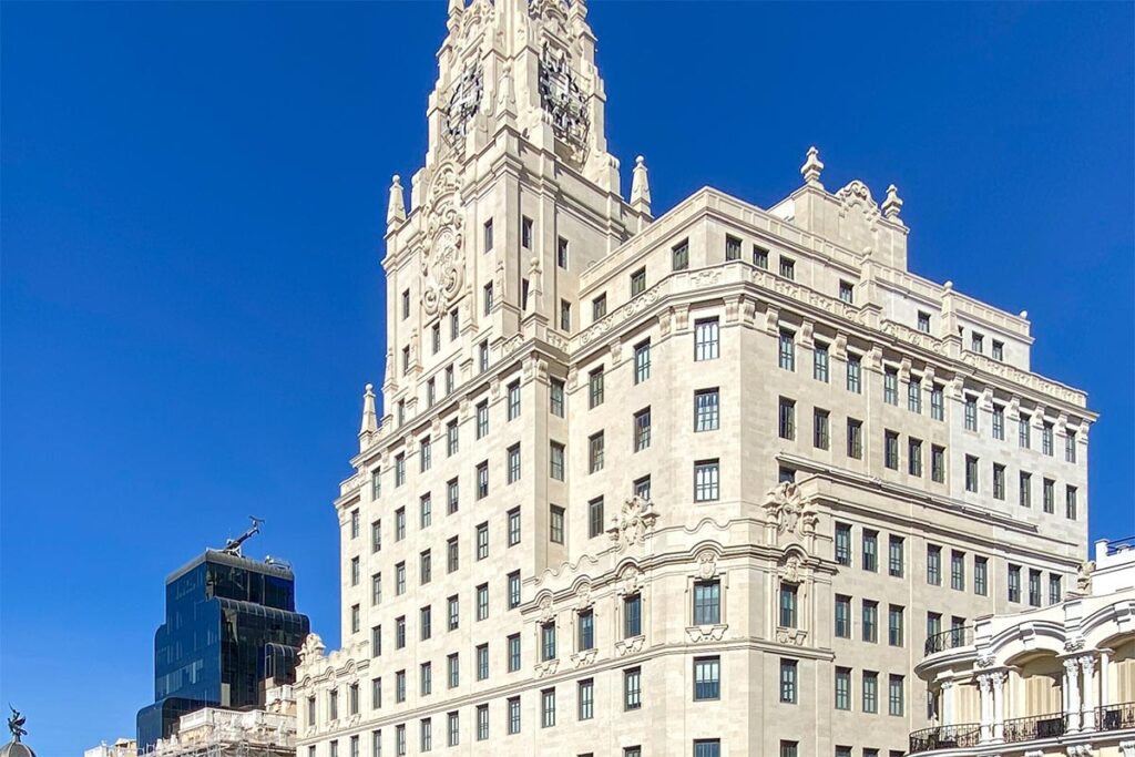 Tomás Olivo compra el mítico edificio de Telefónica